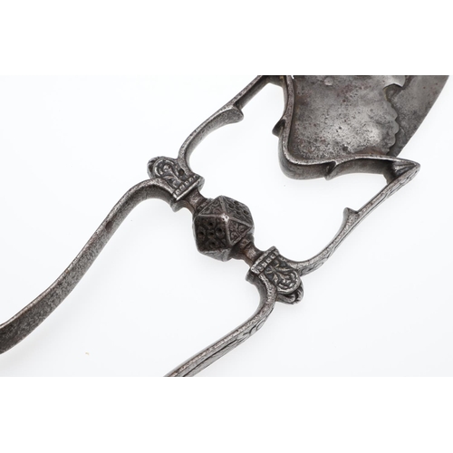 198 - AN UNUSUAL 17TH CENTURY INDIAN KATAR OR PUSH DAGGER. With a heavy duty blade with tapering pointed b... 