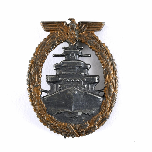 221 - A SECOND WORLD WAR GERMAN FLEET SERVICE BADGE. A Second World War German Kriegsmarine Fleet Service ... 