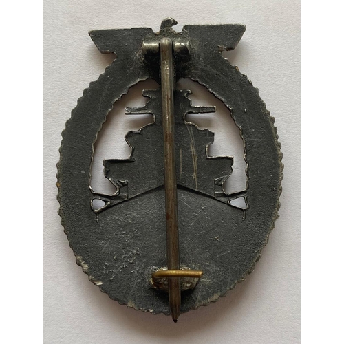 221 - A SECOND WORLD WAR GERMAN FLEET SERVICE BADGE. A Second World War German Kriegsmarine Fleet Service ... 