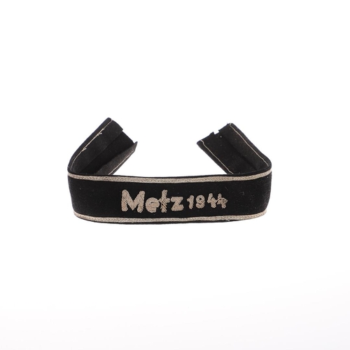 225 - A SECOND WORLD WAR GERMAN 'METZ 1944' CUFFBAND. An unusual cuffband, black felt with silver bullion ... 