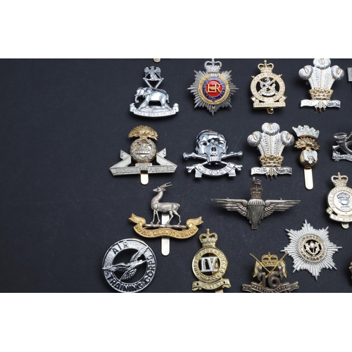 238 - A LARGE COLLECTION OF MILITARY CAP BADGES AND BUTTONS. A collection of modern military cap badges to... 