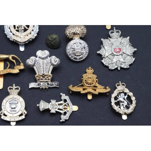 238 - A LARGE COLLECTION OF MILITARY CAP BADGES AND BUTTONS. A collection of modern military cap badges to... 