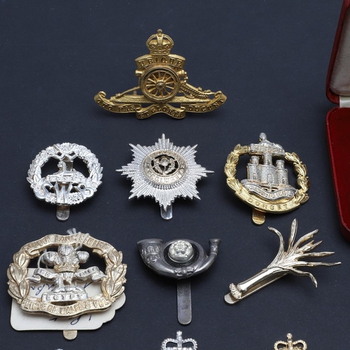 238 - A LARGE COLLECTION OF MILITARY CAP BADGES AND BUTTONS. A collection of modern military cap badges to... 