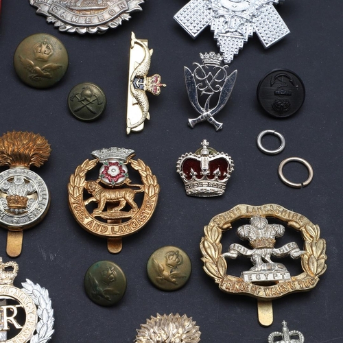 238 - A LARGE COLLECTION OF MILITARY CAP BADGES AND BUTTONS. A collection of modern military cap badges to... 