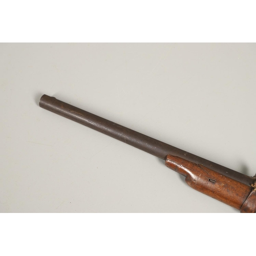 24 - A VICTORIAN LARGE BORE HUNTING GUN. With a 58cm flat-topped round barrel, with rising fore sight, pe... 