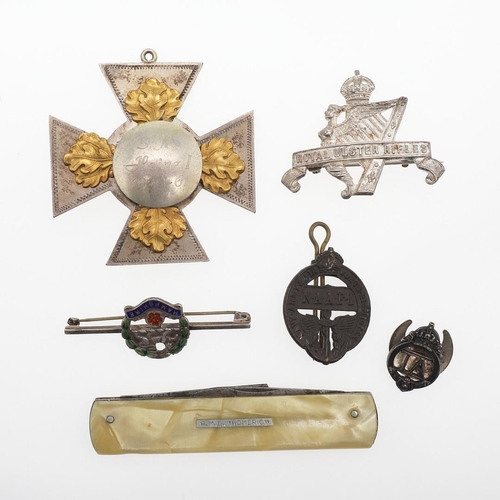 242 - A COLLECTION OF MILITARY AND SIMILAR PIN BADGES AND SIMILAR ITEMS. A collection of Military and simi... 