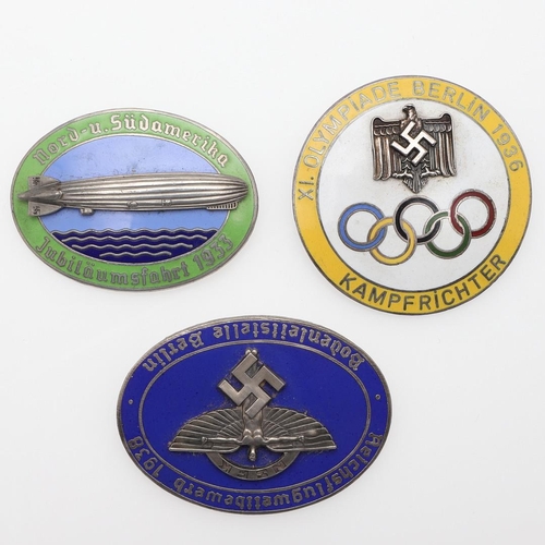 242 - A COLLECTION OF MILITARY AND SIMILAR PIN BADGES AND SIMILAR ITEMS. A collection of Military and simi... 