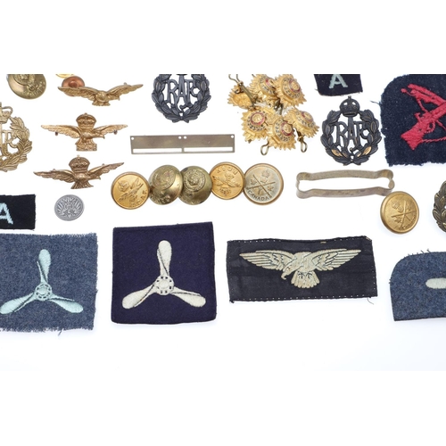 261 - A COLLECTION OF ROYAL FLYING CORPS AND RAF CAP BADGES, PATCHES AND SIMILAR ITEMS. Two Royal Flying C... 