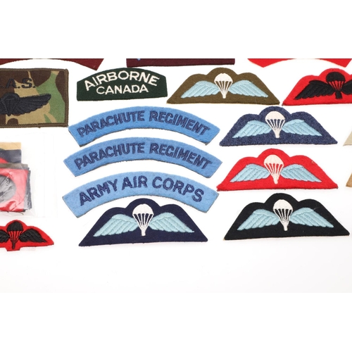 263 - A COLLECTION OF PATCHES AND BADGES FOR AIRBORNE AND SPECIAL FORCES. A mixed collection of patches to... 