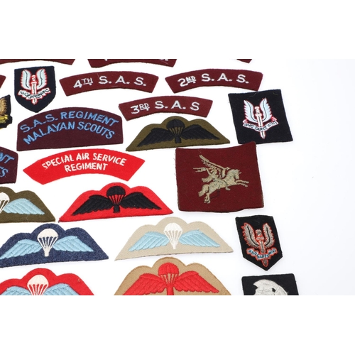 263 - A COLLECTION OF PATCHES AND BADGES FOR AIRBORNE AND SPECIAL FORCES. A mixed collection of patches to... 