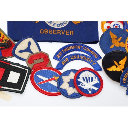 265 - A COLLECTION OF AMERICAN HAT INSIGNIA AND OTHER BADGES AND PATCHES. A mounted collection of crossed ... 