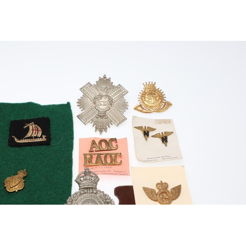 267 - A COLLECTION OF BRITISH MILITARY CAP BADGES, SHOULDER TITLES AND OTHER ITEMS. A King's  Liverpool 8t... 