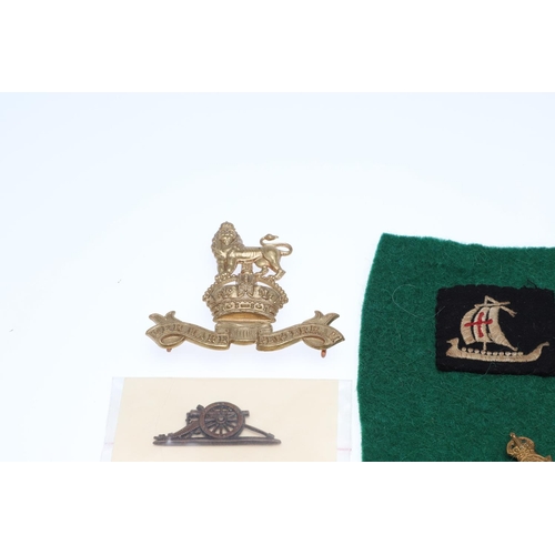 267 - A COLLECTION OF BRITISH MILITARY CAP BADGES, SHOULDER TITLES AND OTHER ITEMS. A King's  Liverpool 8t... 