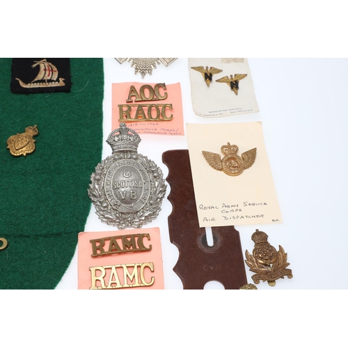 267 - A COLLECTION OF BRITISH MILITARY CAP BADGES, SHOULDER TITLES AND OTHER ITEMS. A King's  Liverpool 8t... 