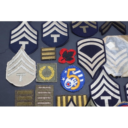 277 - A COLLECTION OF SECOND WORLD WAR AND LATER AMERICAN FABRIC UNIT PATCHES AND RANK PATCHES. Patches fo... 