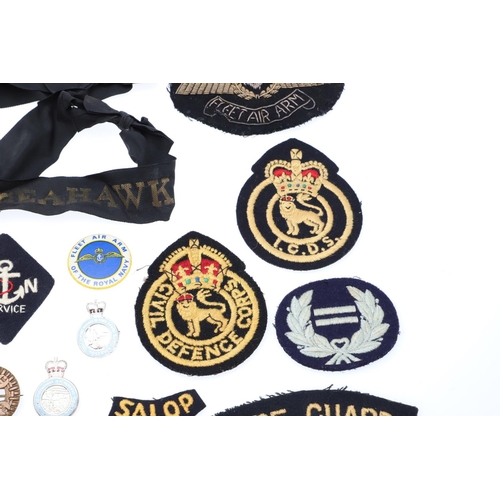 279 - A COLLECTION OF FLEET AIR ARM, ROYAL OBSERVER CORPS AND OTHER BADGES AND INSIGNIA. A mixed collectio... 