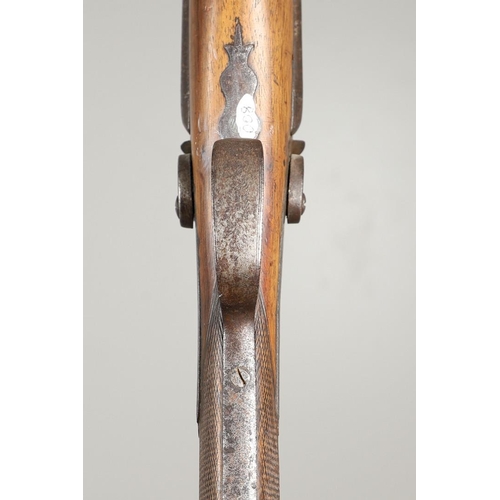 28 - A MID 19TH CENTURY PERCUSSION FIRING SPORTING GUN. A double barreled shotgun with 75
cm Damascus bar... 