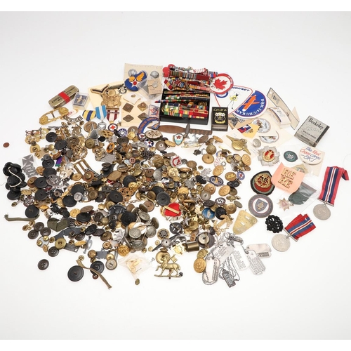 280 - A LARGE COLLECTION OF ASSORTED MILITARY BUTTONS, BADGES, RIBBONS AND OTHER ITEMS. A large collection... 