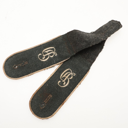 318 - A PAIR OF SECOND WORLD WAR ARMY INFANTRY SHOULDERSTRAPS. A pair of infantry shoulderstraps in fieldg... 