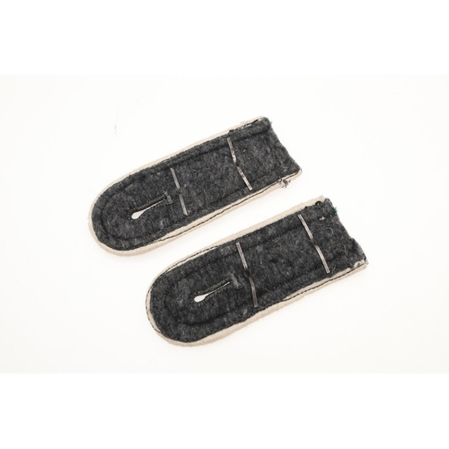 319 - A PAIR OF SECOND WORLD WAR GERMAN WAFFEN-SS INFANTRY SHOULDERSTRAPS. A pair of Waffen-SS Infantry/Pz... 