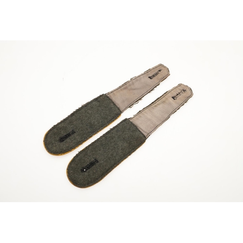 337 - A PAIR OF SECOND WORLD WAR GERMAN ARMY PANZER SHOULDERSTRAPS. Army Panzer shoulderstraps, black felt... 