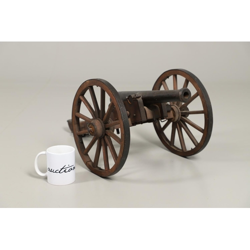 37 - A FINE 19TH CENTURY MODEL OF A NAPOLEONIC FIELD CANNON. With a 38.5cm cannon barrel with flared muzz... 