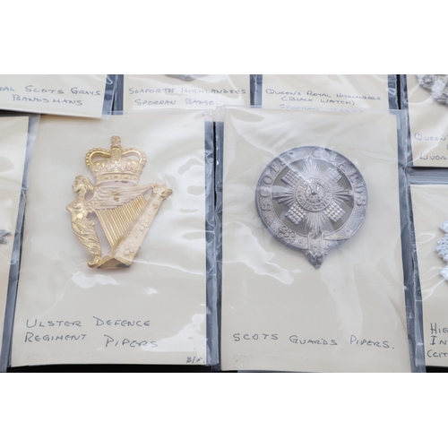 385 - A COLLECTION OF SCOTTISH REGIMENTAL BADGES TO INCLUDE PIPER's  BADGES, SPORRAN BADGES AND OTHERS. A ... 