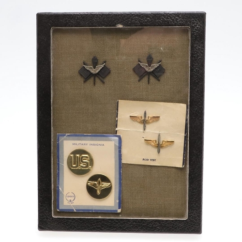 395 - A RARE PAIR OF SIGNAL CORPS AVIATION COLLAR DOGS AND OTHERS. A rare pair of United States Signal Cor... 