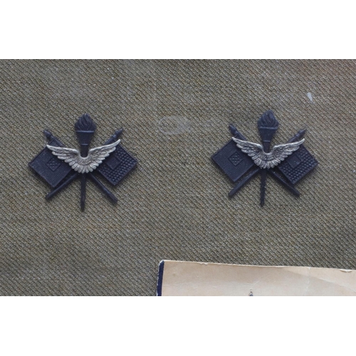 395 - A RARE PAIR OF SIGNAL CORPS AVIATION COLLAR DOGS AND OTHERS. A rare pair of United States Signal Cor... 