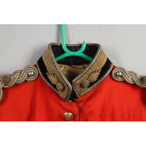 401 - AN EARLY 20TH CENTURY ROYAL ENGINEERS SCARLET TUNIC. An early 20th Century Royal Engineers Scarlet t... 