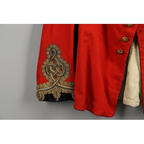 401 - AN EARLY 20TH CENTURY ROYAL ENGINEERS SCARLET TUNIC. An early 20th Century Royal Engineers Scarlet t... 