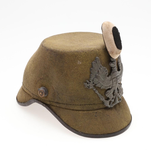 406 - A PRUSSIAN JAGER SHAKO TYPE HELMET. An early 20th century stiff grey felt bodied helmet with a grey ... 