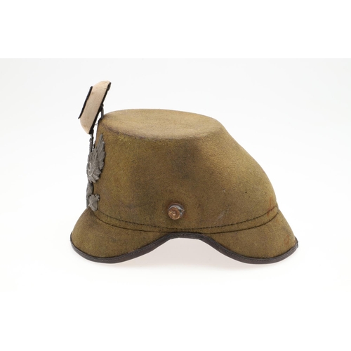 406 - A PRUSSIAN JAGER SHAKO TYPE HELMET. An early 20th century stiff grey felt bodied helmet with a grey ... 