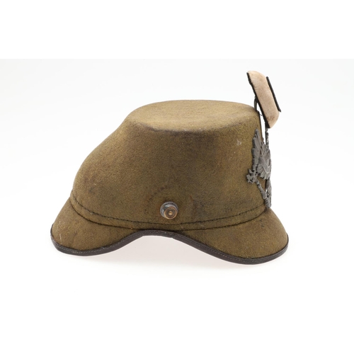 406 - A PRUSSIAN JAGER SHAKO TYPE HELMET. An early 20th century stiff grey felt bodied helmet with a grey ... 