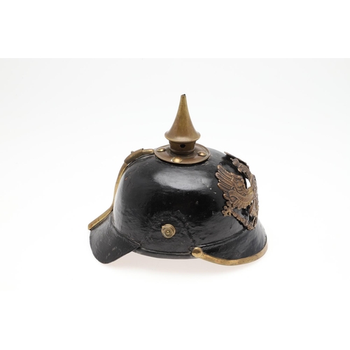 407 - A FIRST WORLD WAR PRUSSIAN INFANTRY TYPE PICKELHAUBE. a black leather pickelhaube type helmet, the h... 