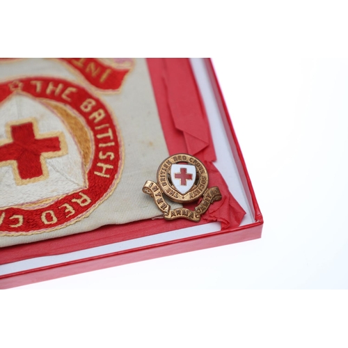 420 - BRITISH RED CROSS NURSES CAP AND A COLLECTION OF BADGES. An unusual First World War Red Cross Nurse'... 