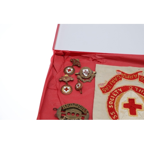 420 - BRITISH RED CROSS NURSES CAP AND A COLLECTION OF BADGES. An unusual First World War Red Cross Nurse'... 