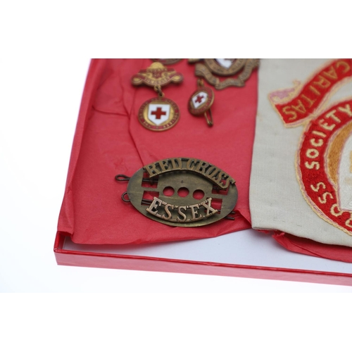 420 - BRITISH RED CROSS NURSES CAP AND A COLLECTION OF BADGES. An unusual First World War Red Cross Nurse'... 