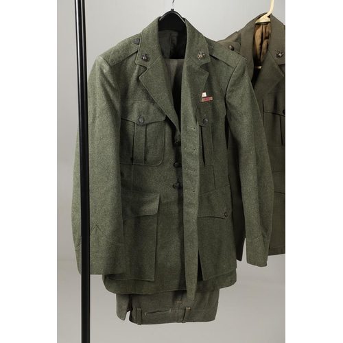 438 - A COLLECTION OF POST SECOND WORLD WAR US MARIE CORPS DRESS UNIFORM. A collection of US Marine Corps ... 