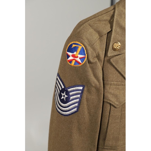 441 - A COLLECTION OF SECOND WORLD WAR AND LATER AMERICAN MILITARY UNIFORM. A 1944 pattern Wool field jack... 