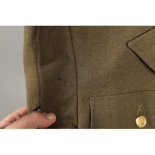 446 - A COLLECTION OF AMERICAN MILITARY UNIFORM TO INCLUDE A SECOND WORLD WAR UNIFORM. A US Army aircorps ... 