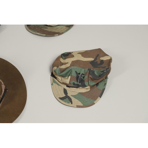 448 - A COLLECTION OF AMERICAN MILITARY HATS TO INCLUDE TWO US NAVY SUN HELMETS. Two US sun helmets, one m... 