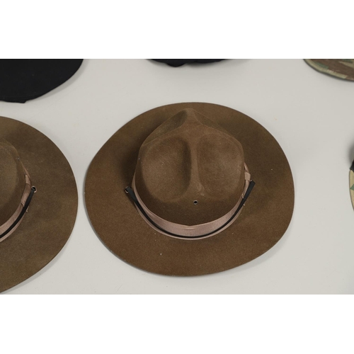 448 - A COLLECTION OF AMERICAN MILITARY HATS TO INCLUDE TWO US NAVY SUN HELMETS. Two US sun helmets, one m... 