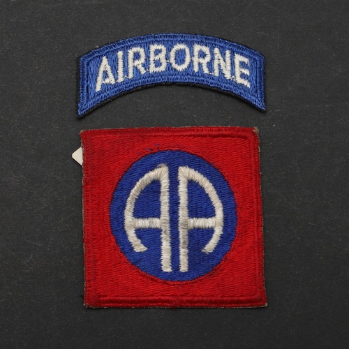 464 - A SECOND WORLD WAR ERA 82ND AIRBORNE DIVISION TWO PART SHOULDER PATCH. A two part patch with white o... 