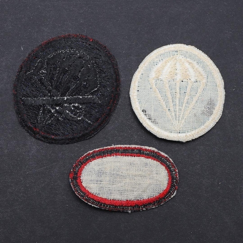 473 - THREE SECOND WORLD WAR ERA AMERICAN PARACHUTE BADGES. A Second World War U.S. Airborne parachute sho... 