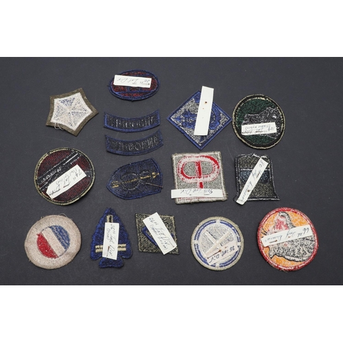 476 - A COLLECTION OF SECOND WORLD WAR ERA AMERICAN UNIFORM SHOULDER PATCHES. A collection of shoulder pat... 