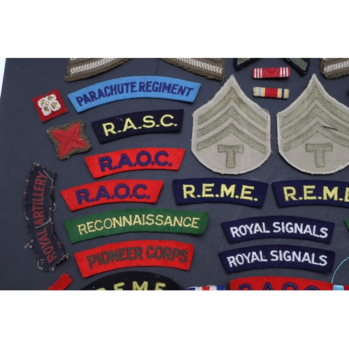 477 - A COLLECTION OF SECOND WORLD WAR AND SIMILAR CLOTH PATCHES AND RANK INSIGNIA. Shoulder titles for 'M... 