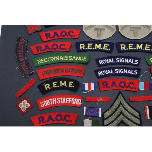 477 - A COLLECTION OF SECOND WORLD WAR AND SIMILAR CLOTH PATCHES AND RANK INSIGNIA. Shoulder titles for 'M... 