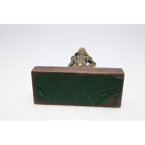 484 - A FINE 19TH CENTURY BRASS DOOR STOP IN THE FORM OF ADMIRAL LORD NELSON. A large brass doorstop in th... 