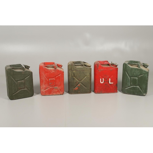 498 - A COLLECTION OF SECOND WORLD WAR AND LATER BRITISH AND AMERICAN JERRY CANS. A red painted jerry can ... 